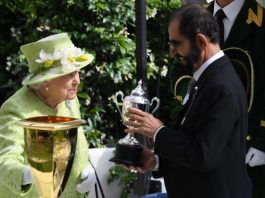 fromthehorsesmouth.tips makes a ‘Point’ with Godolphin hero! Queen Elizabeth II presents Sheikh Mohammed bin Rashid, Vice President and Ruler of Dubai, with the Diamond Jubilee trophy.
