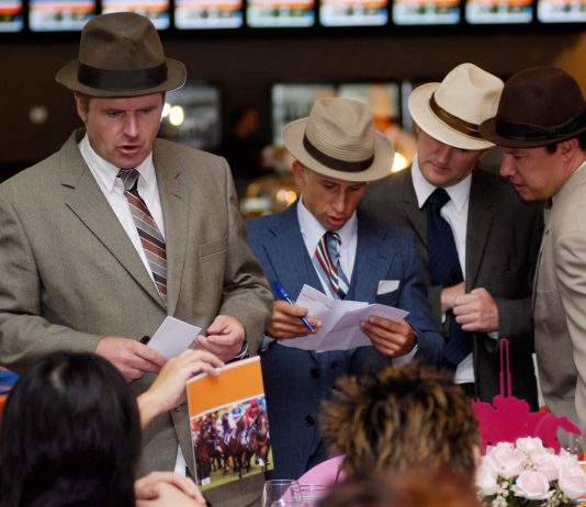 BOOKIES IN A FINE MESS WITH OLIVER HARDY!