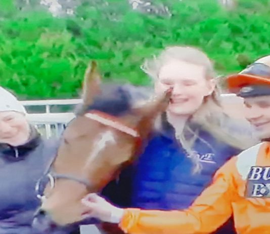 Goring storms to victory at Lingfield Park.