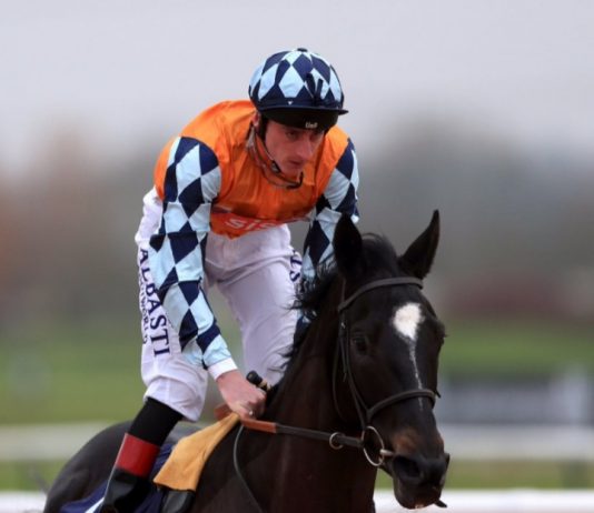 Adam Kirby rides Final Voyage (6.10) Wolverhampton.