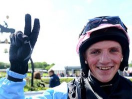 Hugh Morgan rode Young Dev - tipped by fromthehorsesmouth.info - 499-1 in running on Betfair - having broke a stirrup.