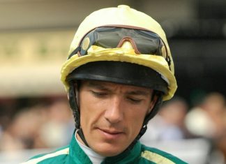 Frankie Dettori rode Kinross to victory in G3 Betway John Of Gaunt Stakes at Haydock.