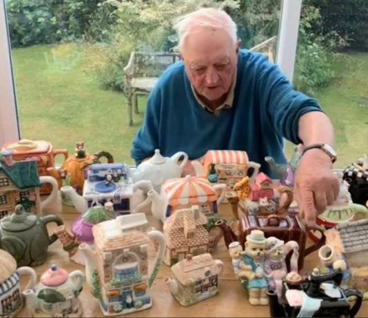 Mick Easterby goes ‘potty’ in aid of Yorkshire Air Ambulance Mick Easterby auctioning tea pots in aid of Yorkshire Air Ambulance.
