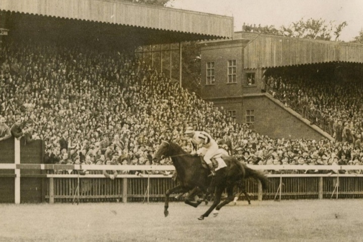 Matt Peacock trained Dante to win the 1945 Derby.