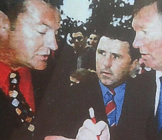 Andrew Atkinson with Sir Alex Ferguson at Haydock Park.