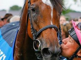 Feankie Dettori rode Enable to 15th career win at Kempton Park.