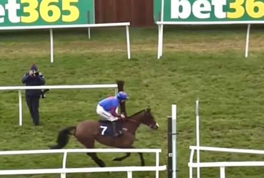 Theflickeringlight wins at Newcastle under jockey Brian Hughes.