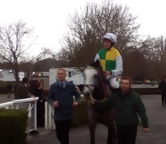 Cannon fires Mystical Clouds to Kempton win