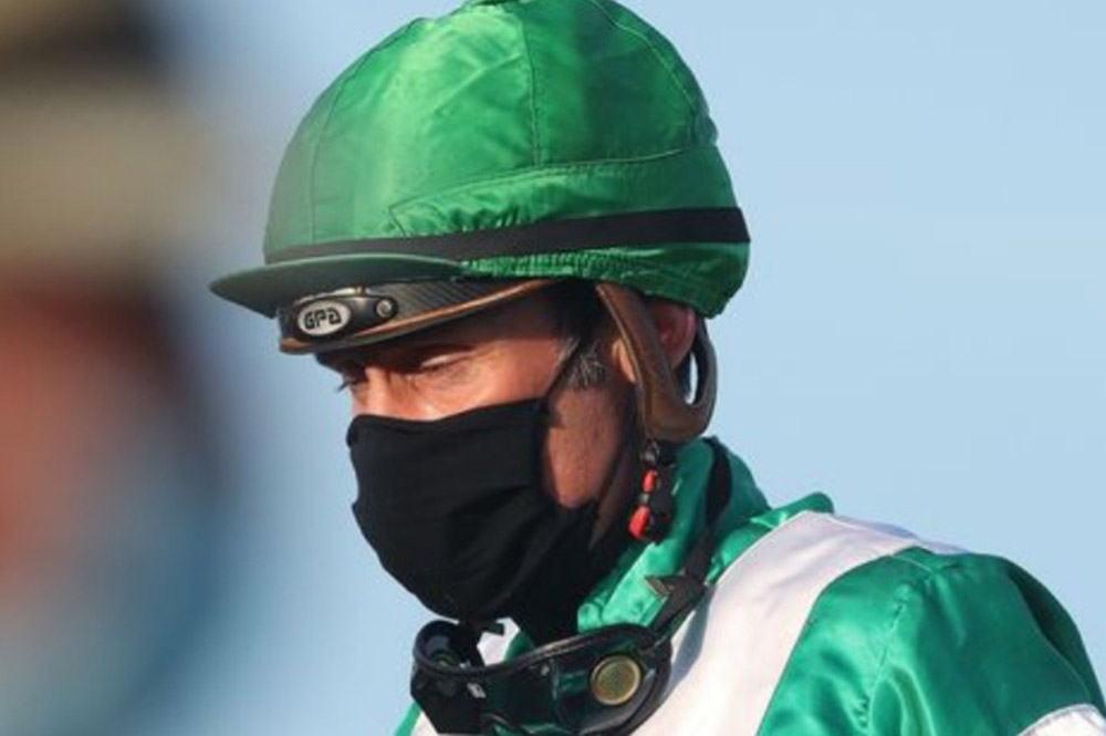 Jockeys: required to wear masks.