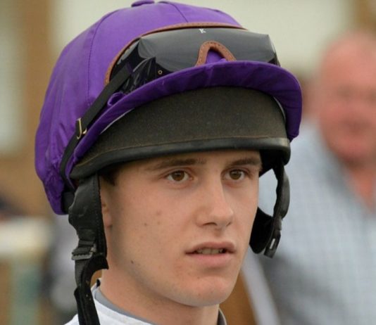 Jason Hart up on Indian Pursuit at Chelmsford.