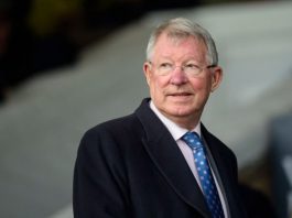 Sir Alex Ferguson arrived at Doncaster in helicopter to watch Monmiral's third win in bet365 Summit Juvenile Hurdle. 