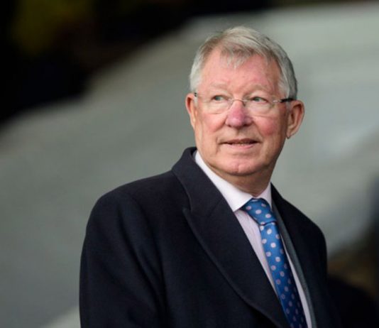 Sir Alex Ferguson arrived at Doncaster in helicopter to watch Monmiral's third win in bet365 Summit Juvenile Hurdle. 