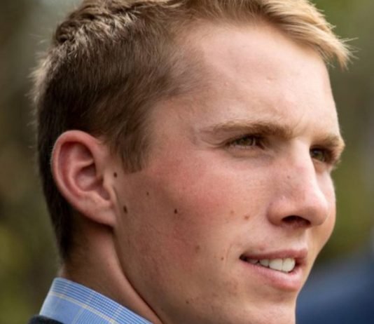 Harry Cobden: rode Gold Bullion to complete Warwick fromthehorsesmouth.info accumulator. Photo: Twitter.