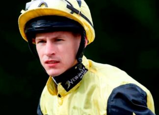 Richard Kingscote rode fromthehorsesmouth.info tip Starfighter to victory at Wolverhampton.