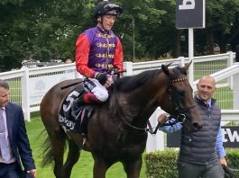 Dettori sporting the Queen's colours on Reach For The Moon!