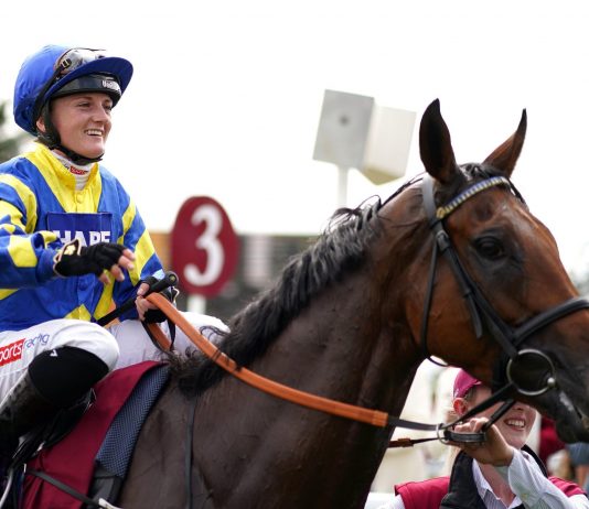 Hollie Doyle rides Aquaplano (2.55) Lingfield.