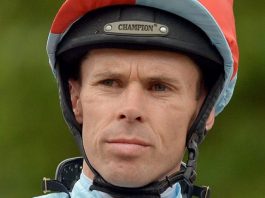 Run This Way (11-1) Mutassabeg (6-4) fromthehorsesmouth.info 30-1 Thirsk double Graham Lee rode Paul Midgley trained Run This Way to Thirsk win.