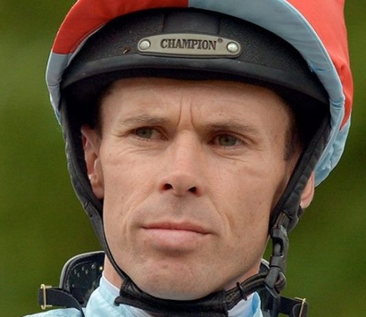 Graham Lee rode Paul Midgley trained Run This Way to Thirsk win.